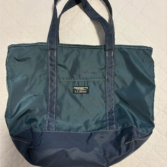 L.L. Bean Handbags - L.L. Bean Everyday Lightweight Tote Medium